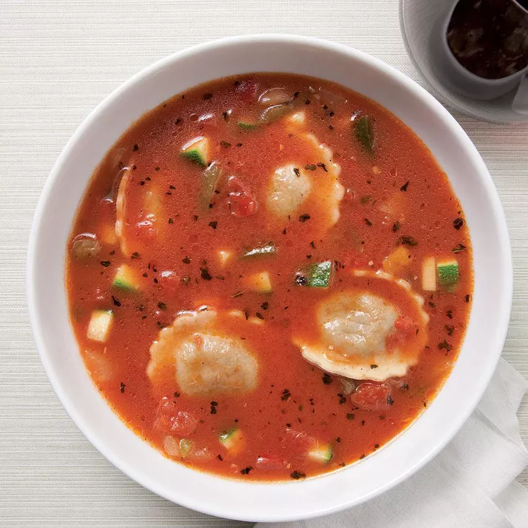 Soupe Aux Raviolis Et Aux Légumes